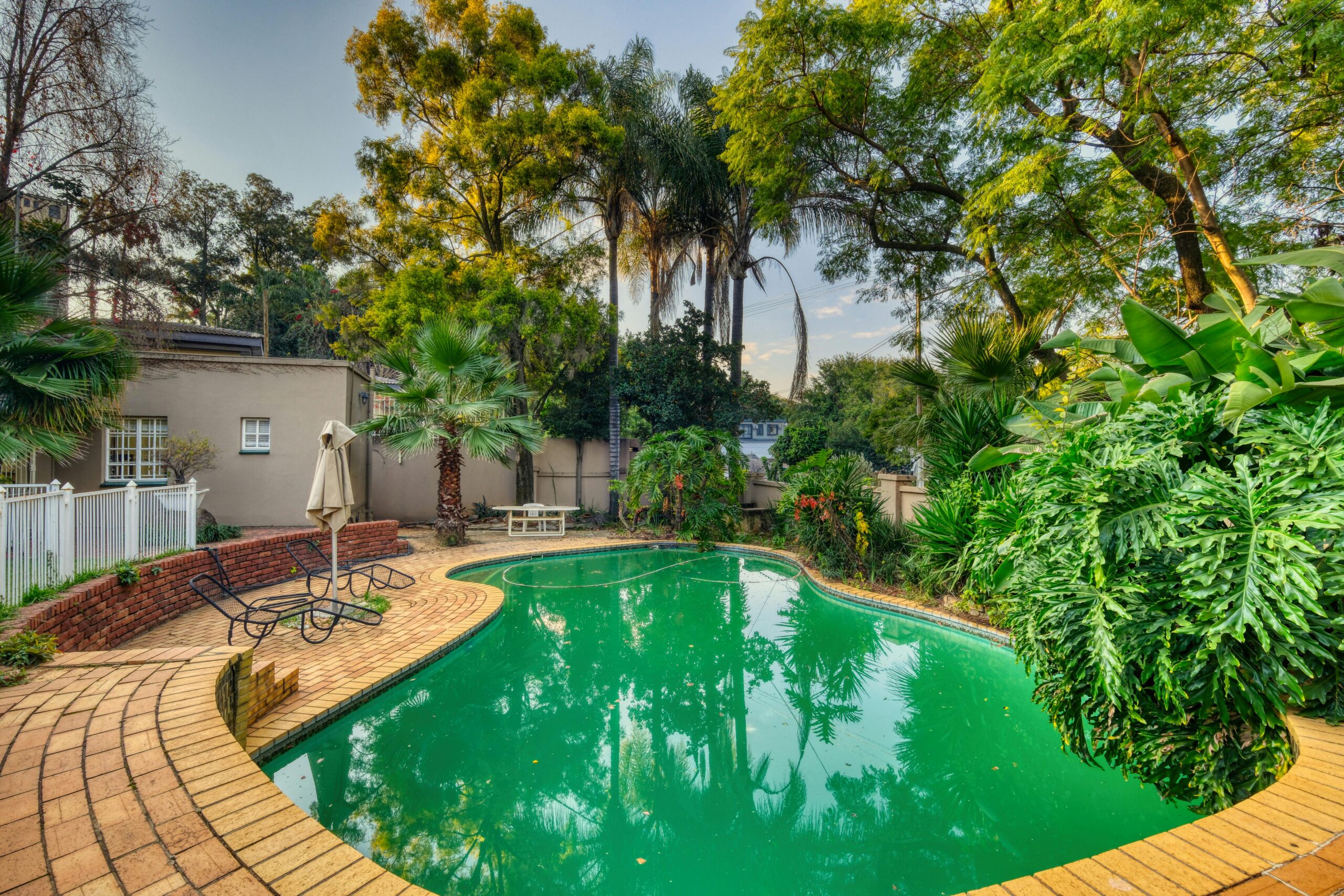 Outdoor Kitchen With Swimming Pool