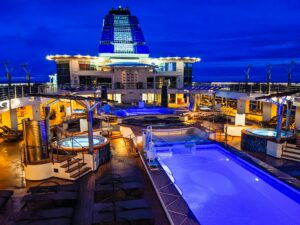 Outdoor Inground Swimming Pools: Design, Cost & Maintenance Guide 2025