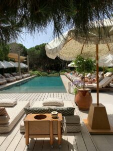 Ideal Outdoor Swimming Pool Temperature: Best Guide 2025