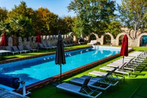 Outdoor Inground Swimming Pools: Design, Cost & Maintenance Guide 2025