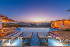Infinity Edge Pool Design: Modern Ideas, Benefits & Luxury Inspiration