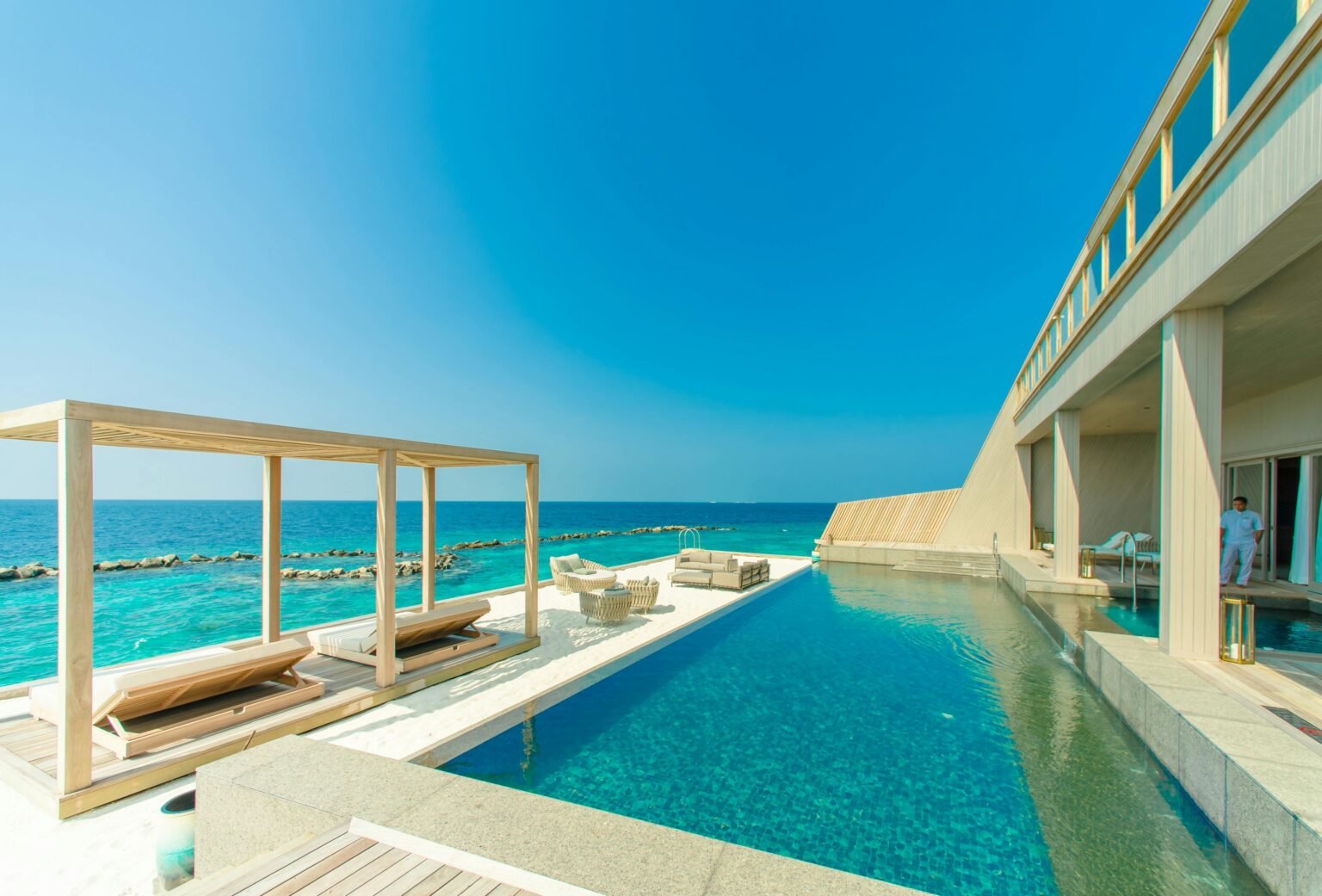 Infinity Edge Pool Design: Modern Ideas, Benefits & Luxury Inspiration ...