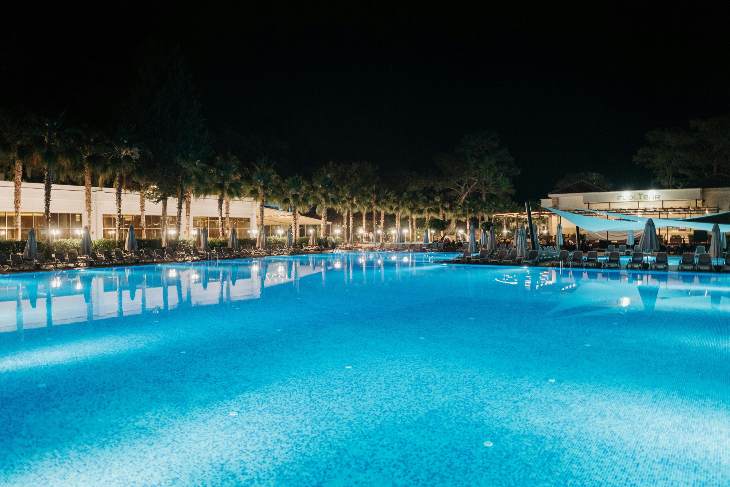 How to Keep an Outdoor Pool Warm at Night: Best Methods & Tips