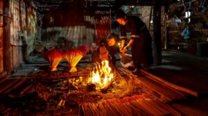 why indoor pool smell sticks to clothes