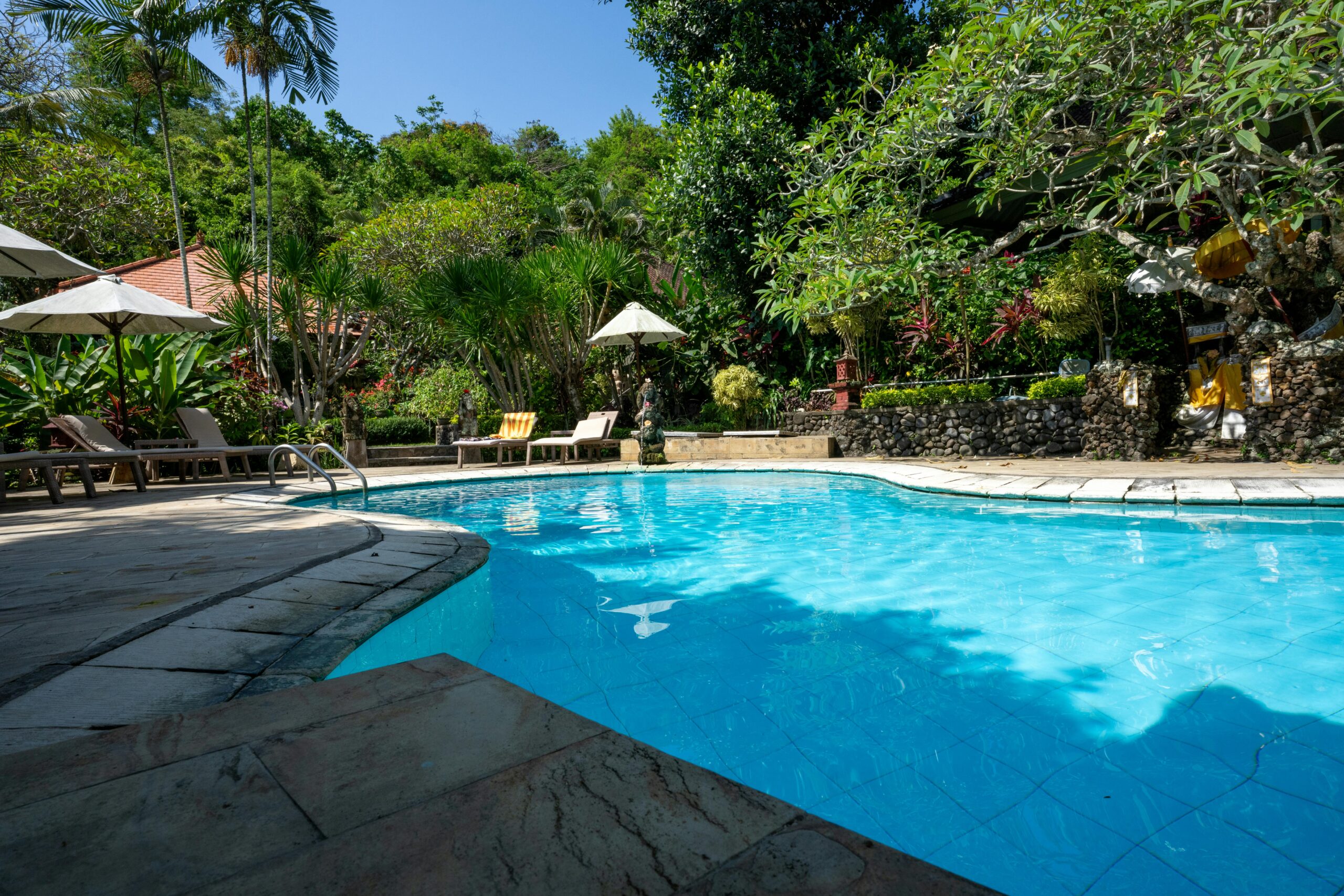 How does an indoor pool work?