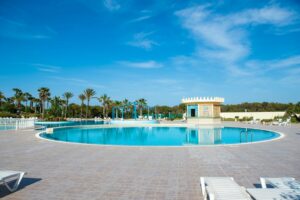 Outdoor Pool Sun Exposure: Safety Tips, UV Risks & Swim Timing