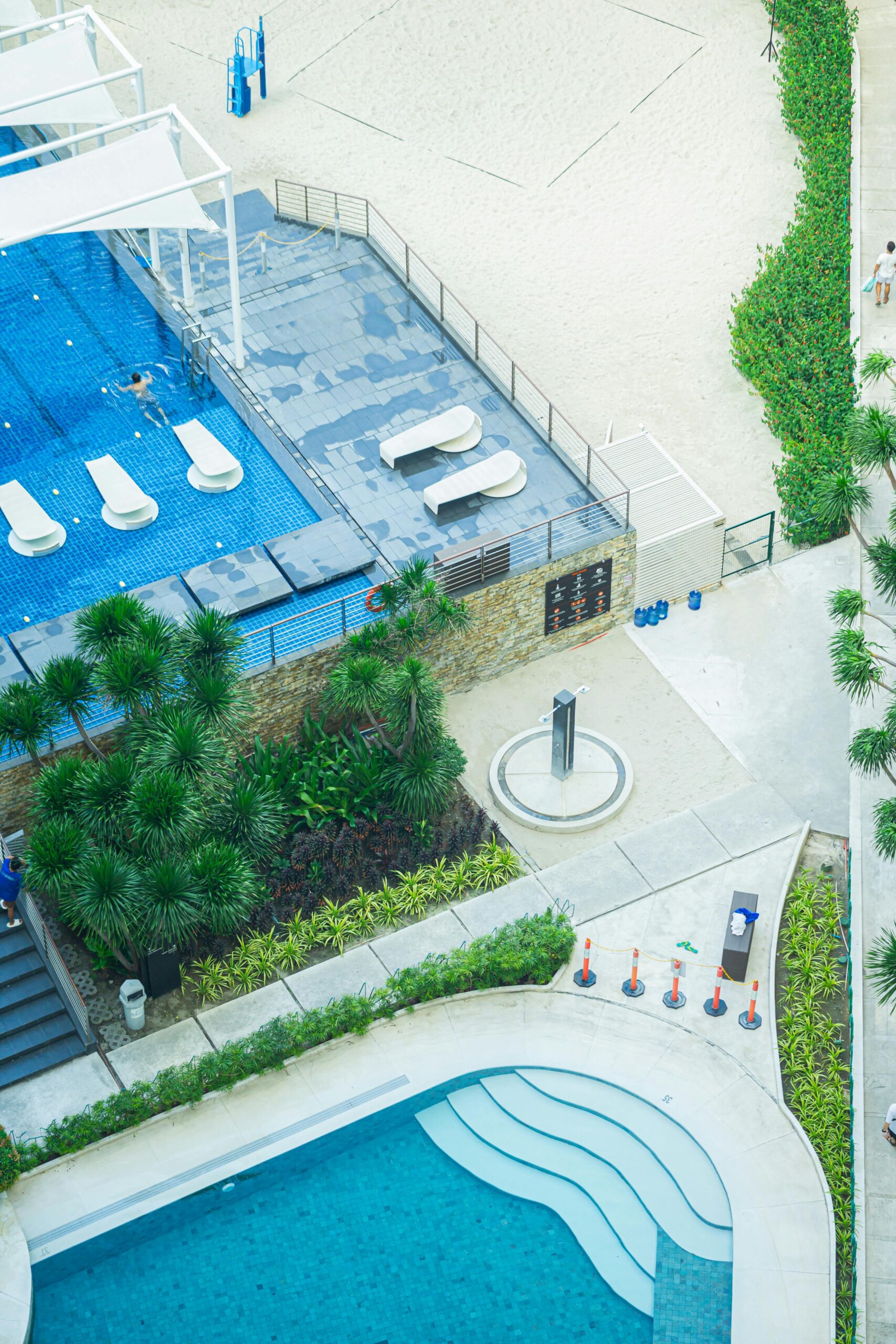 Tropical Outdoor Pool Design Ideas for Luxury Backyard Resorts