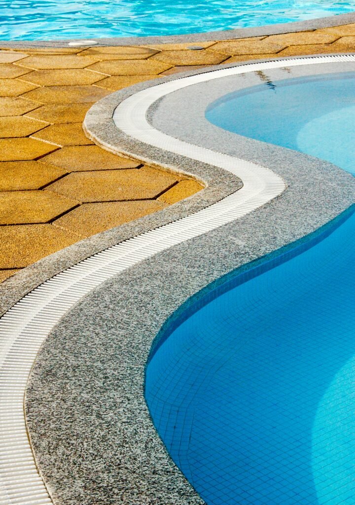 Curved Outdoor Pool Design Ideas For Modern & Luxury Backyards ...