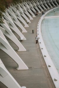 Curved Outdoor Pool Design Ideas for Modern & Luxury Backyards