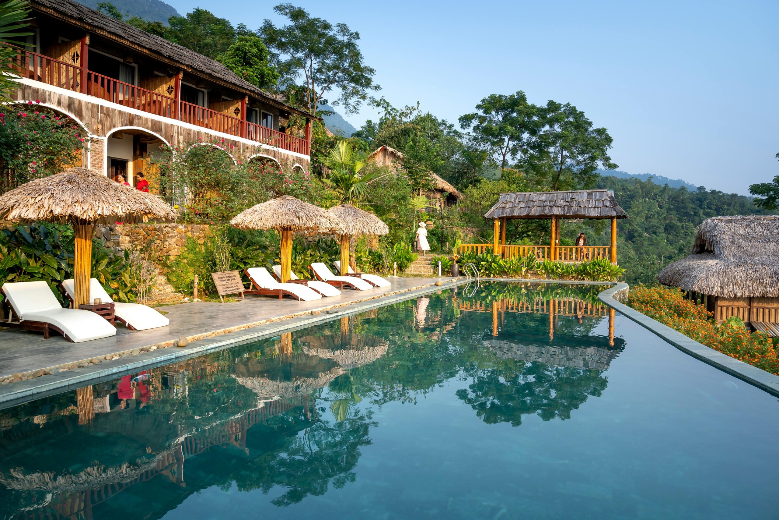 Unique Outdoor Pool Design Ideas: Creative Backyard Pools for Modern Homes