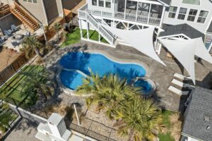 Kidney-Shaped Outdoor Pool: Design Ideas & Benefits