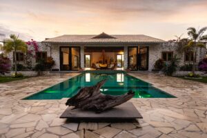 Swimming Pools & Outdoor Kitchens: Design Ideas for Luxury Living