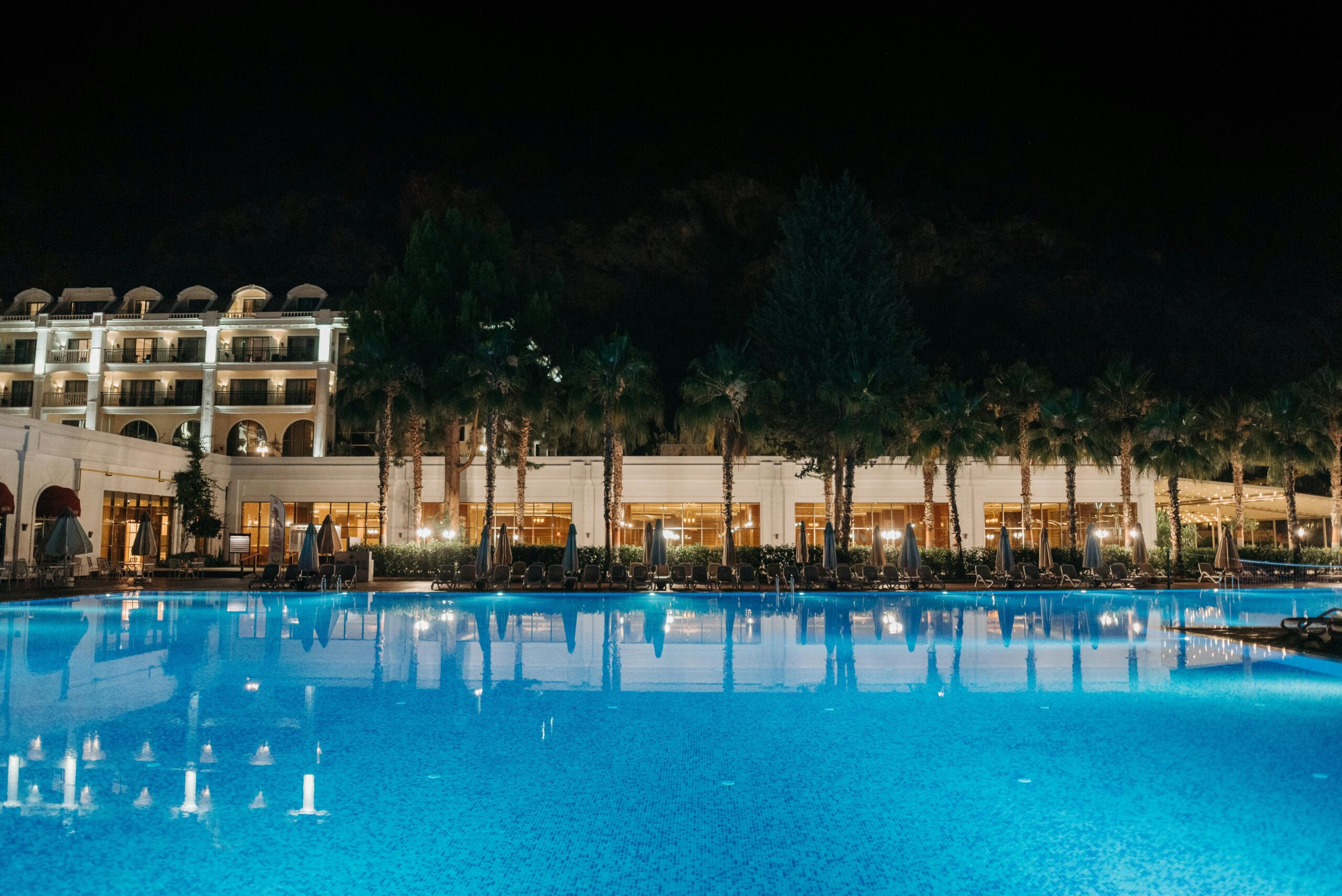 Best Standard Swimming Pool Depth for Hotels (Industry Guide)