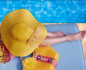 Outdoor Pool with a Tanning Ledge: Design & Benefits