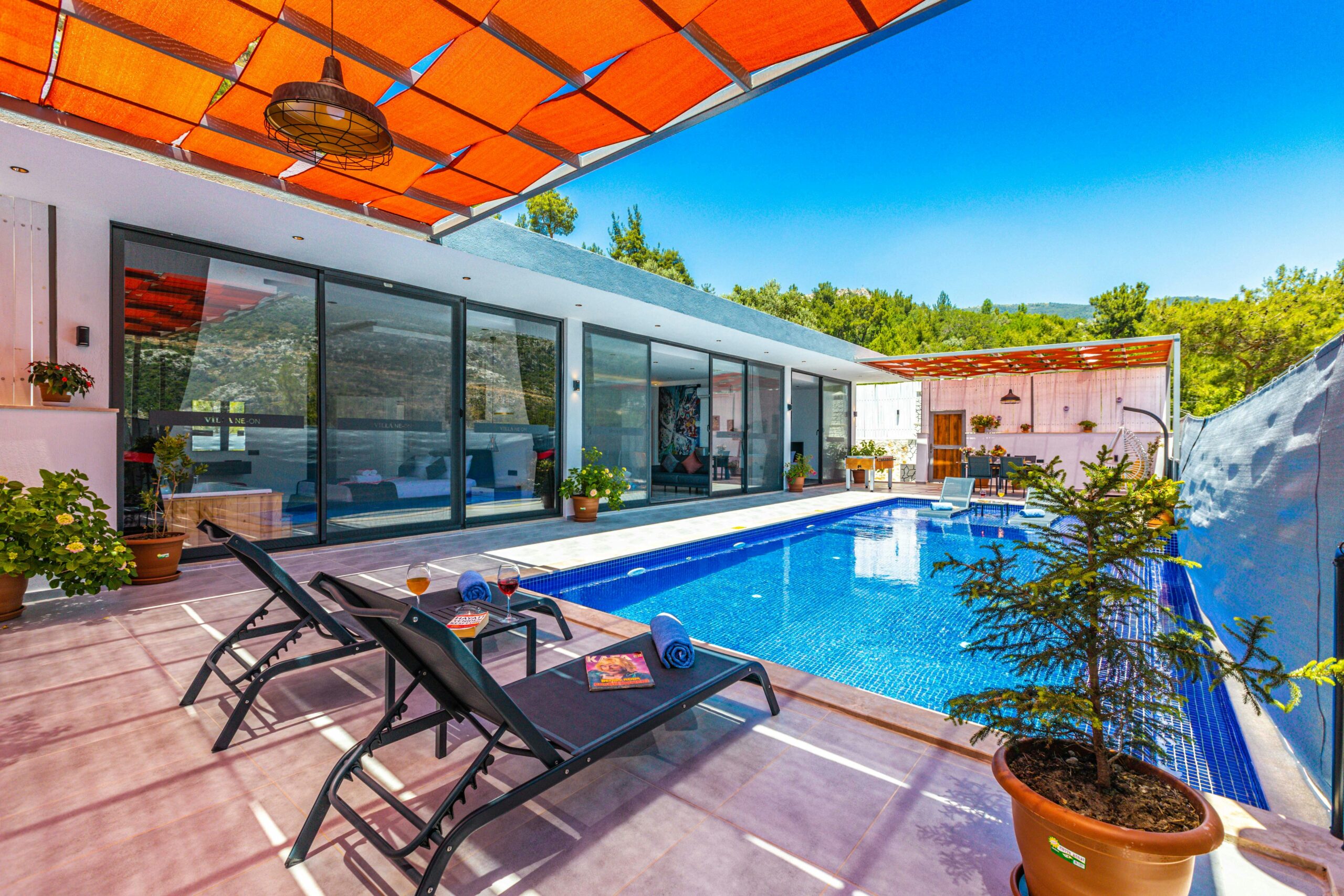 Indoor Pool Window Design Ideas for Light, Style & Privacy