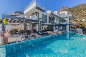 Exclusive Pool Design Ideas for Luxurious Outdoor Living