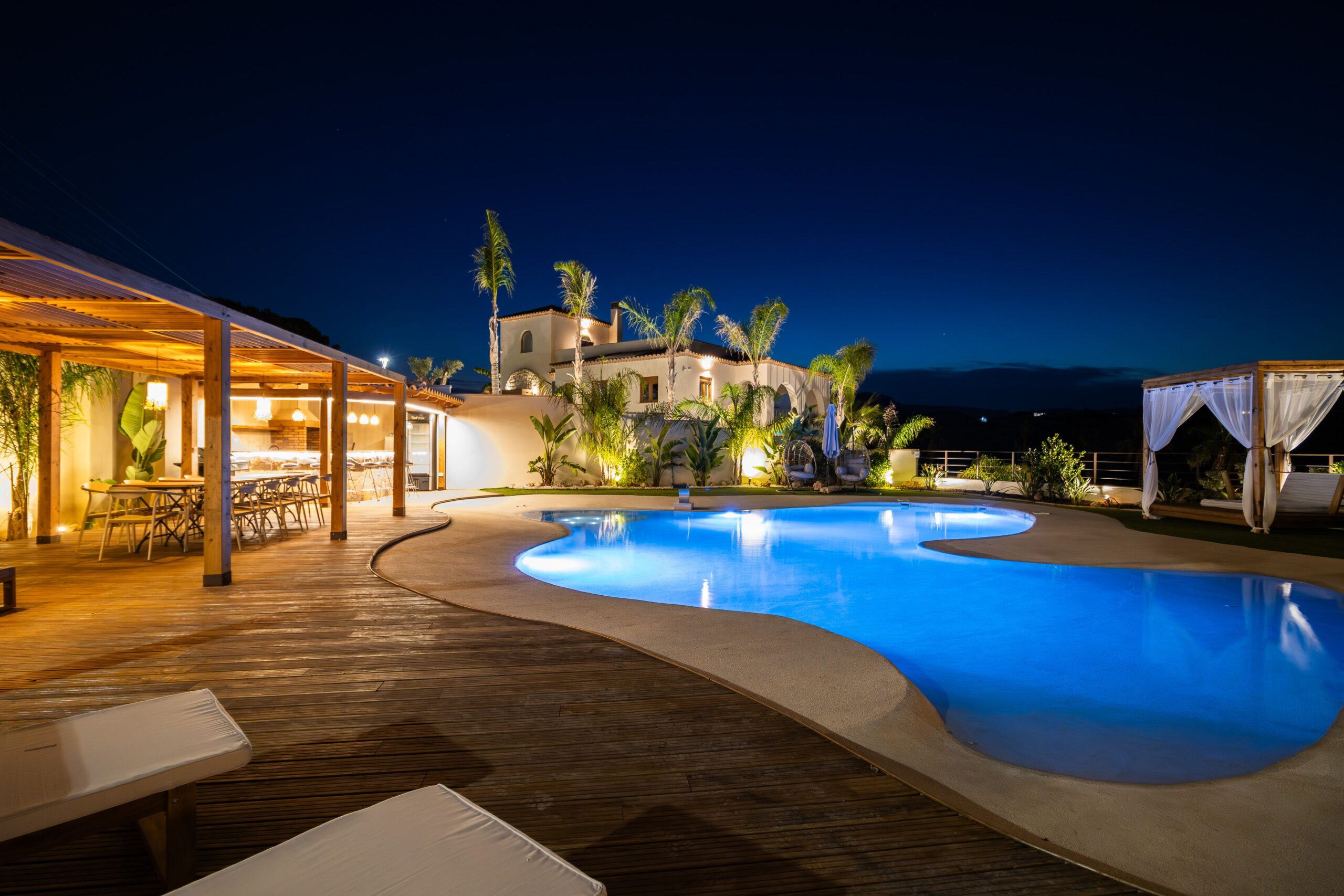 Exclusive Pool Design Ideas for Luxurious Outdoor Living
