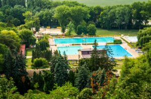 Can you pay a daily fee for a lifetime outdoor pool?