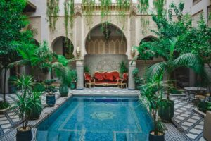 Outdoor Swimming Pool Decorations: Stylish Ideas & Tips