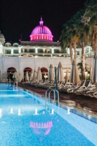 Outdoor Swimming Pool Decorations: Stylish Ideas & Tips