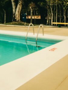 How to Clean an Outdoor Swimming Pool?