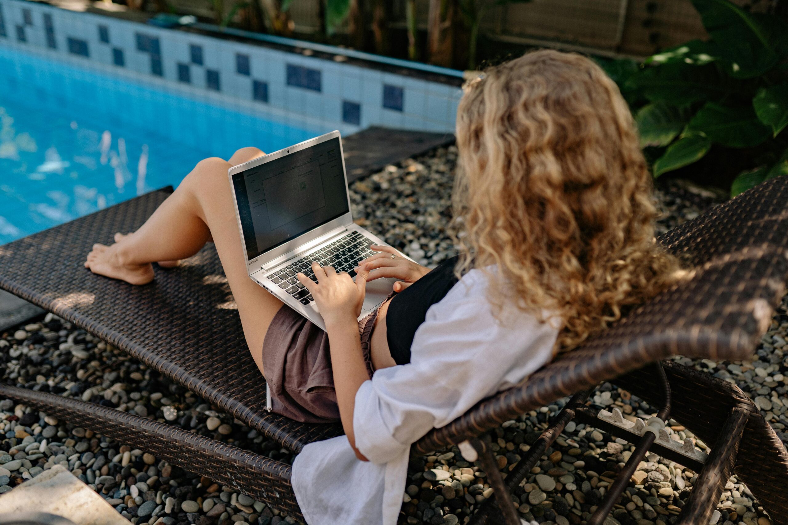 Best Pool Builders for Smart Pool Automation & Modern Backyard Tech